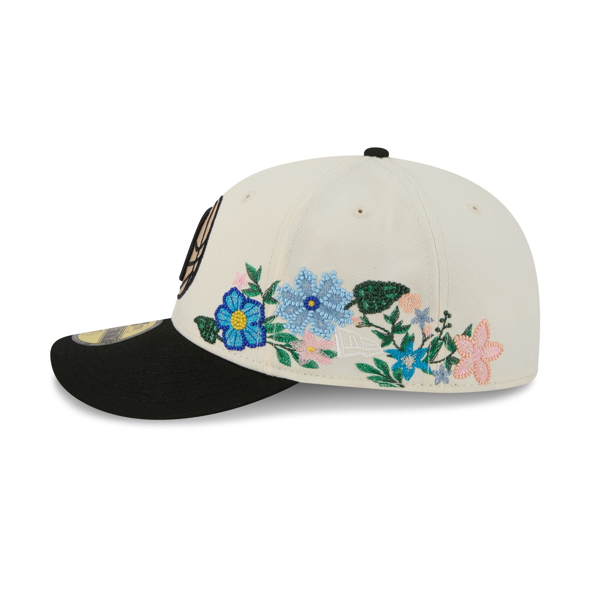 Brooklyn Nets Tonal Florals White 59FIFTY Fitted Hat - Image 4